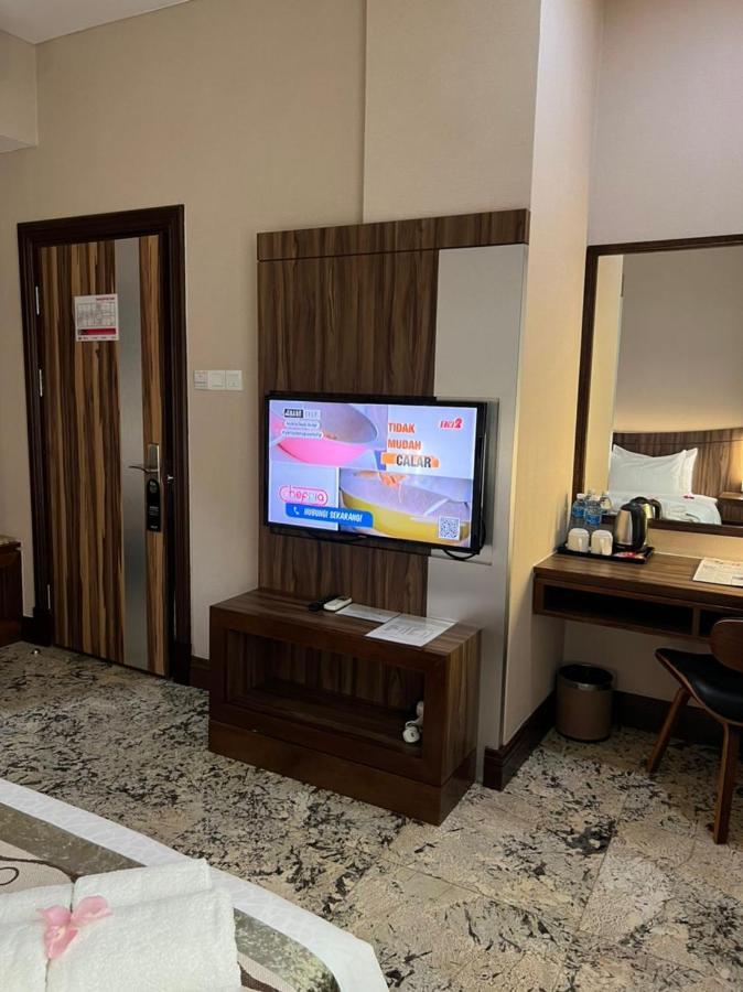 Nova Hotel Miri Buitenkant foto