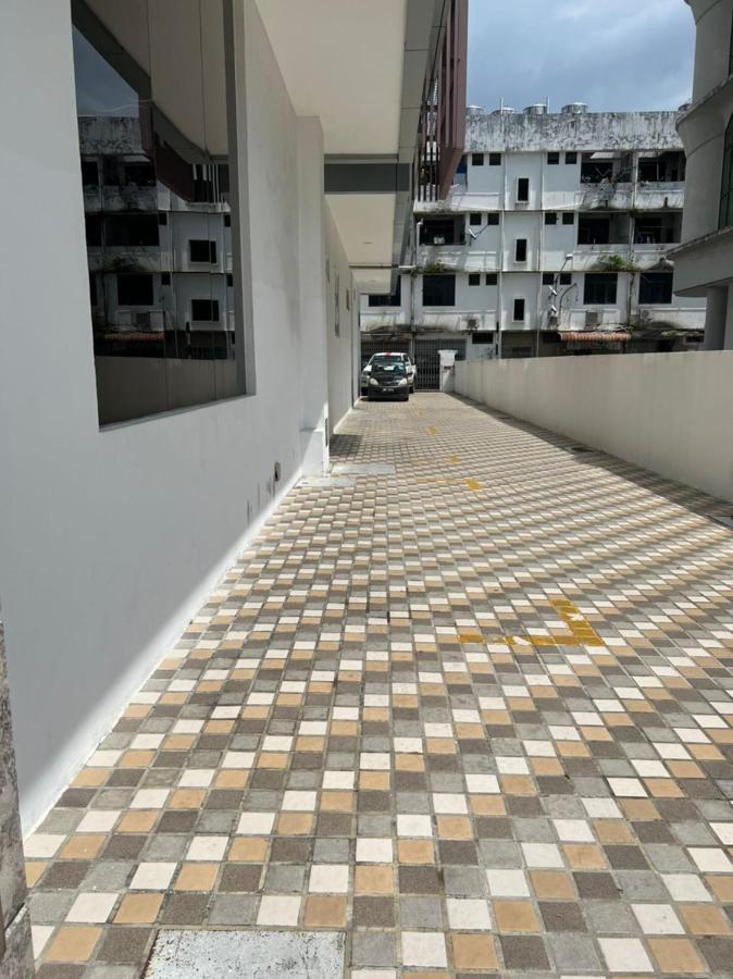 Nova Hotel Miri Buitenkant foto