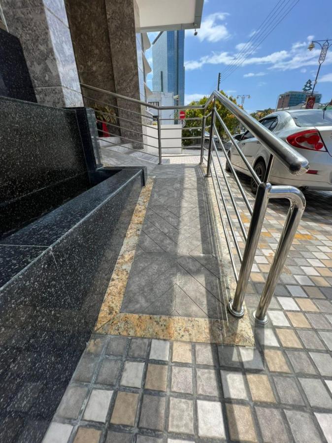 Nova Hotel Miri Buitenkant foto