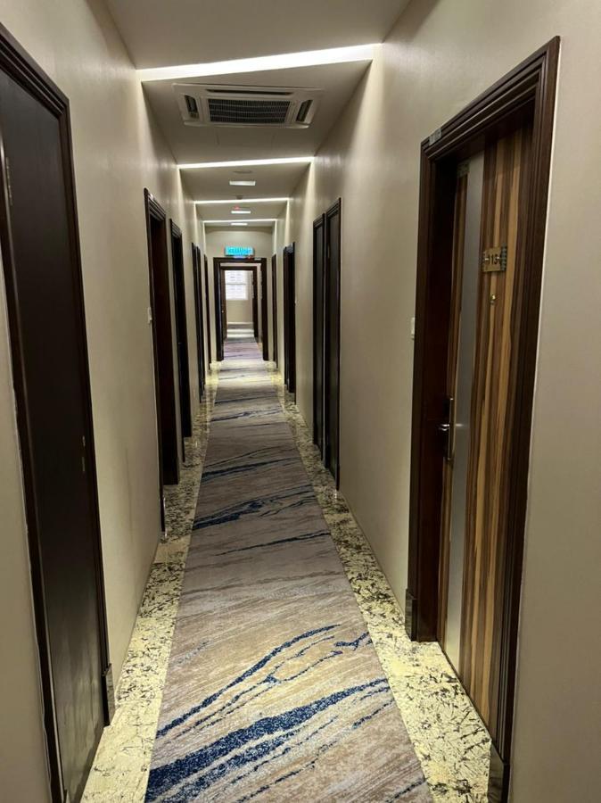 Nova Hotel Miri Buitenkant foto