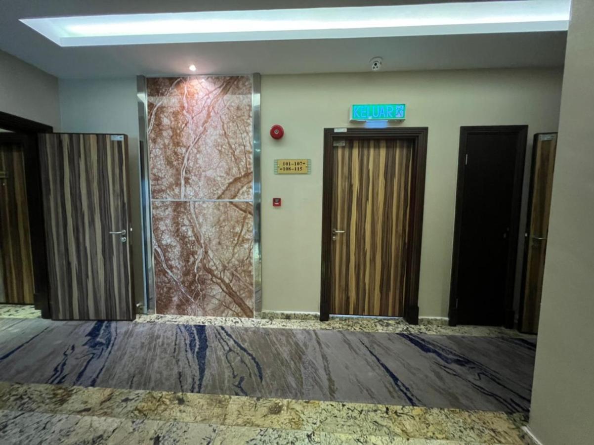 Nova Hotel Miri Buitenkant foto