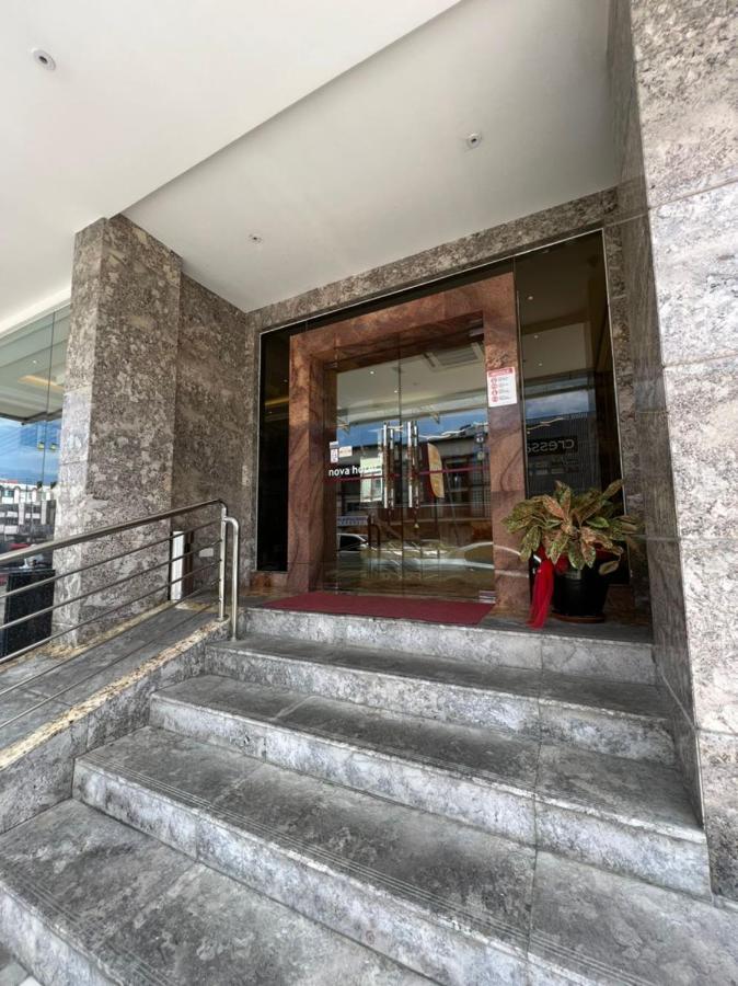 Nova Hotel Miri Buitenkant foto