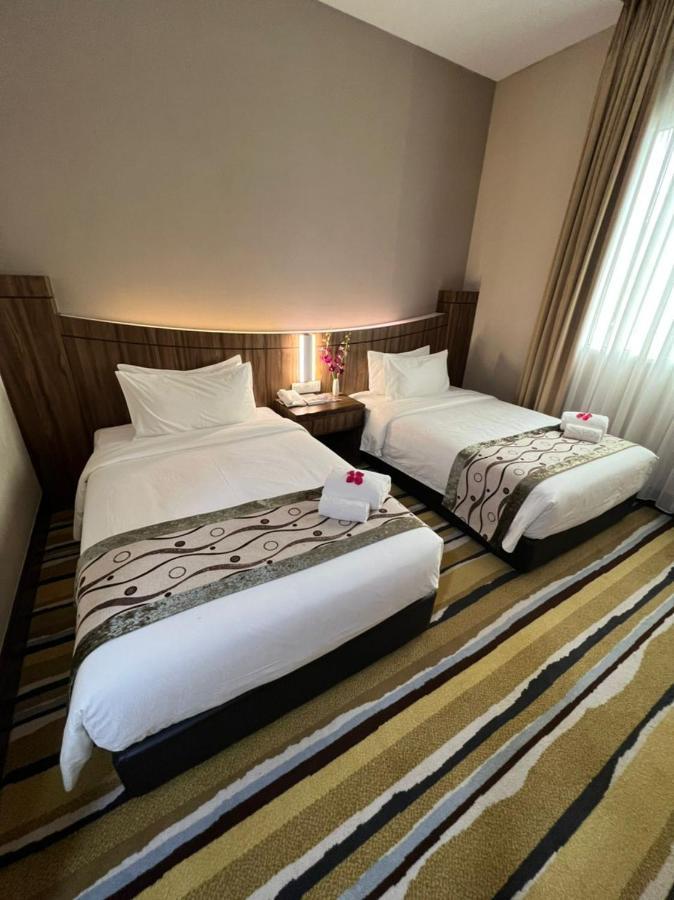Nova Hotel Miri Buitenkant foto