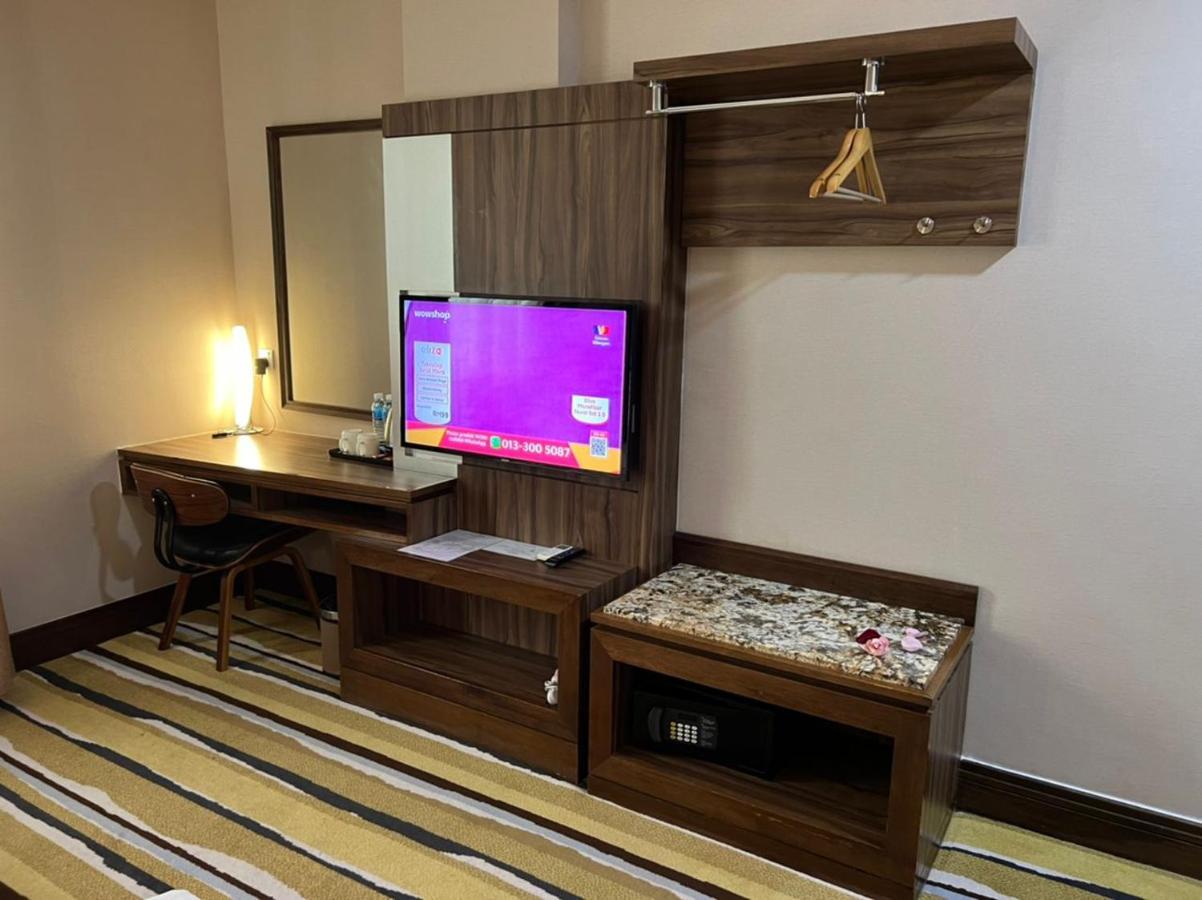 Nova Hotel Miri Buitenkant foto