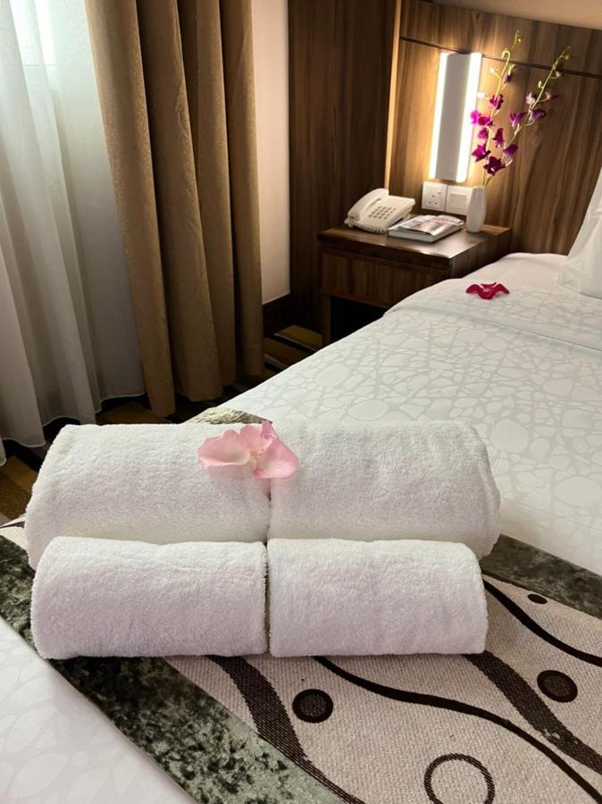 Nova Hotel Miri Buitenkant foto