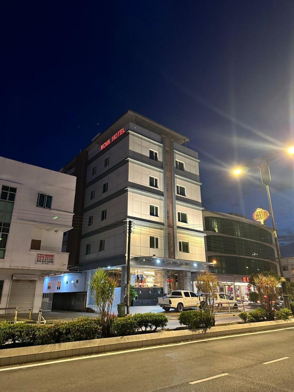 Nova Hotel Miri Buitenkant foto